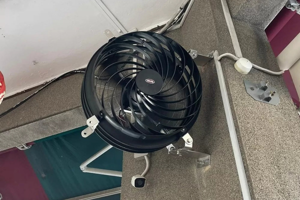 Chọn mua quạt công nghiệp treo tường phù hợp giúp tối ưu không gian, tiết kiệm chi phí vận hành