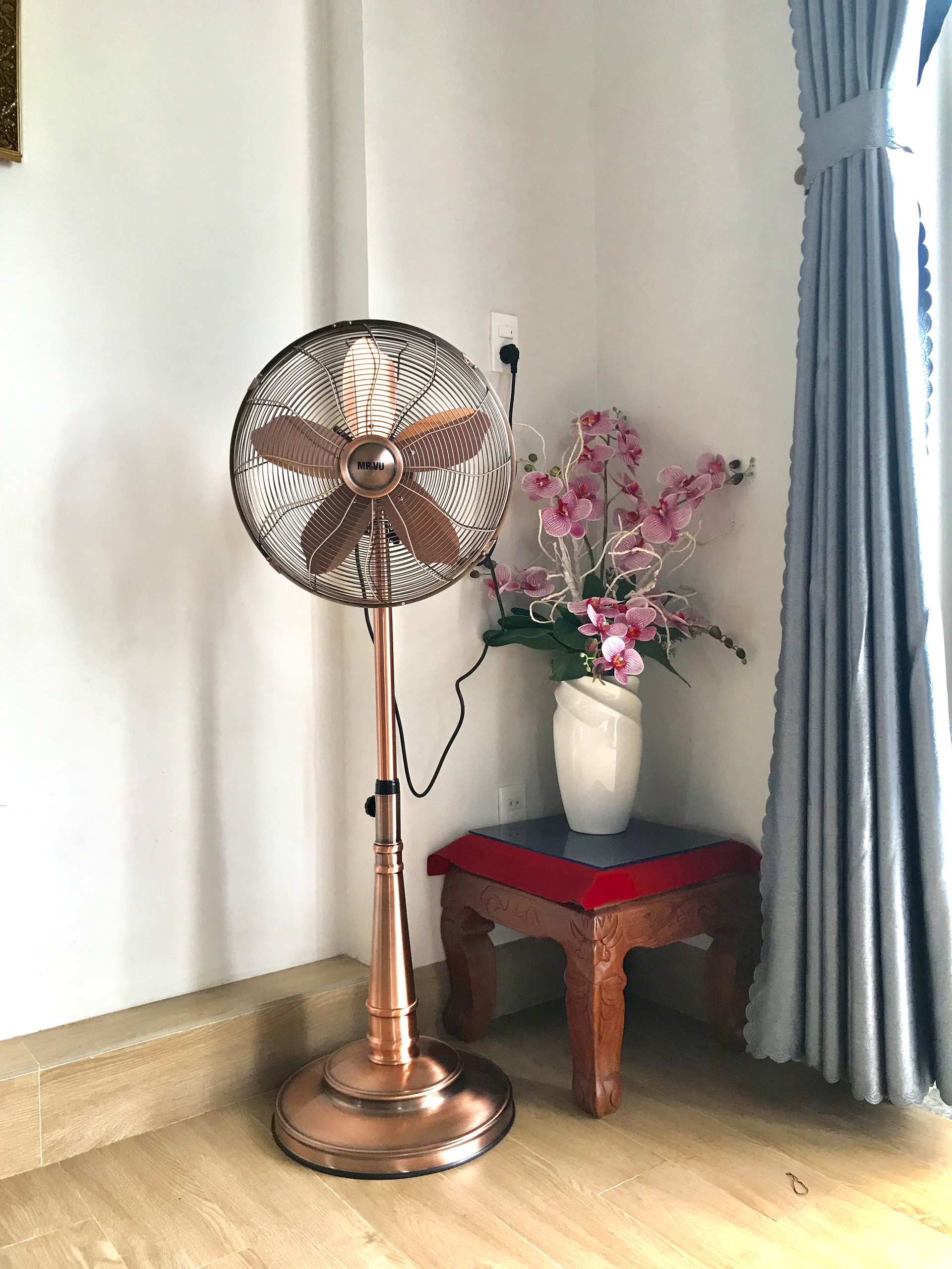 Quạt cây Memory 9 quạt đứng cổ điển tại khách sạn