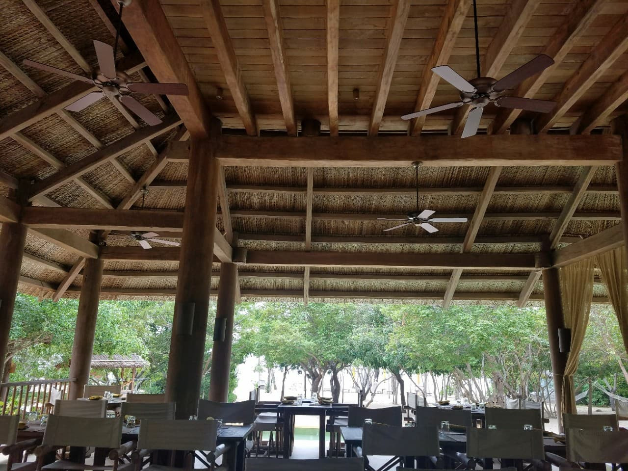 Quạt Mr.Vũ® Tại Six Senses Ninh Vân Bay | Đắng Cấp Siêu Sang 19 Mỗi chiếc Bali sẽ đảm bảo không gian mát mẻ cho khoảng 4 bàn ăn tại khu vực này!