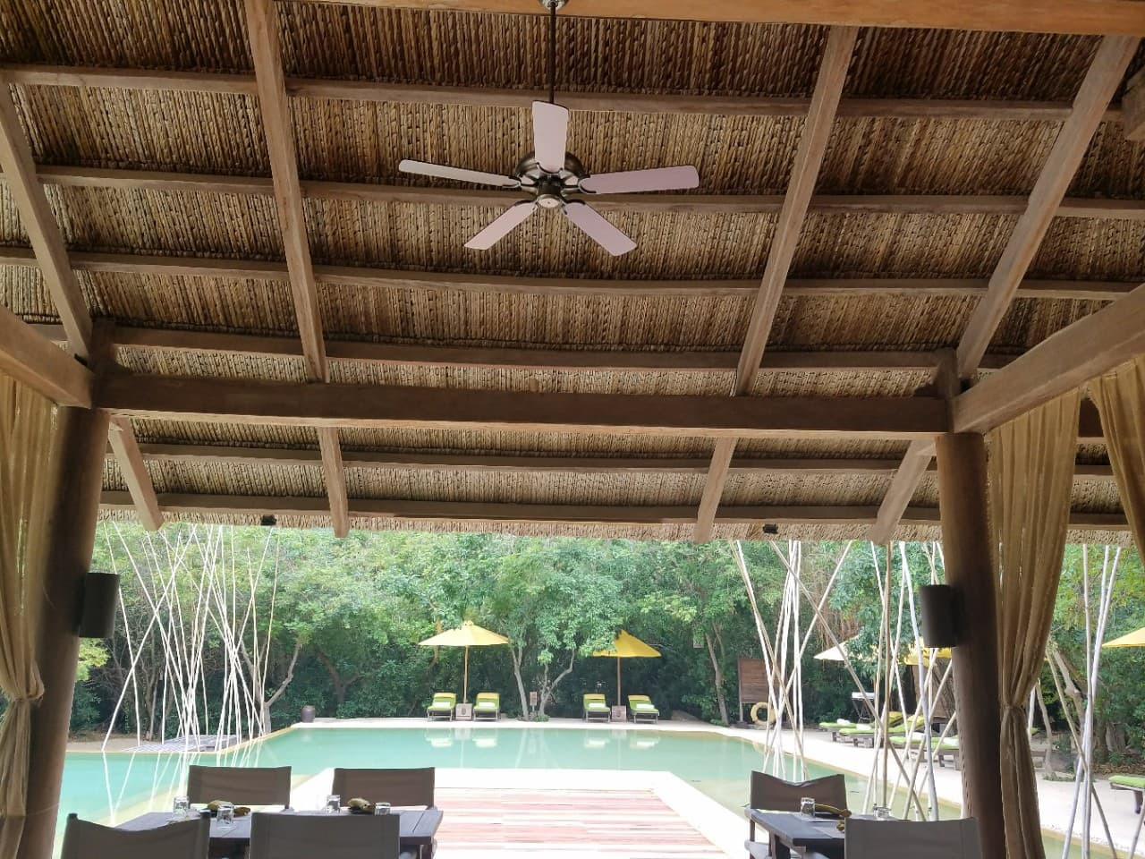 Quạt Mr.Vũ® Tại Six Senses Ninh Vân Bay | Đắng Cấp Siêu Sang 18 Tông màu nâu đồng - rất sang trọng cổ kính!