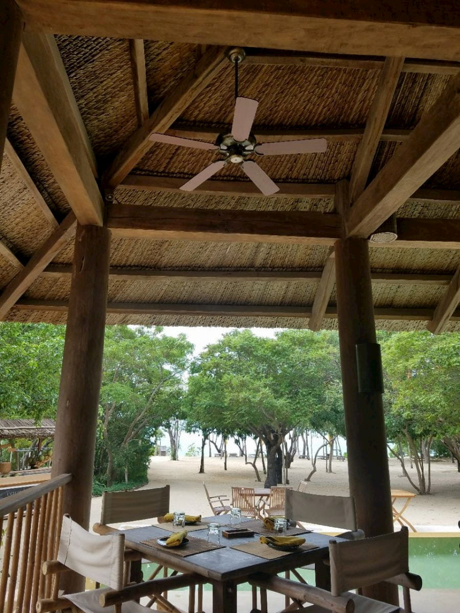 Quạt Mr.Vũ® Tại Six Senses Ninh Vân Bay | Đắng Cấp Siêu Sang 17 Với sải cánh 132cm Royal Bali vô cùng hiệu quả trong việc điều hòa không khí, làm mát thêm cho không gian ăn uống.